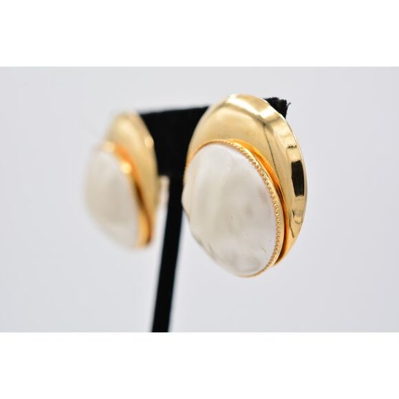 Vintage Clip On Earrings White Faux Pearl Shiny Gold Tone Chunky 1980s BinAV - Picture 2 of 12